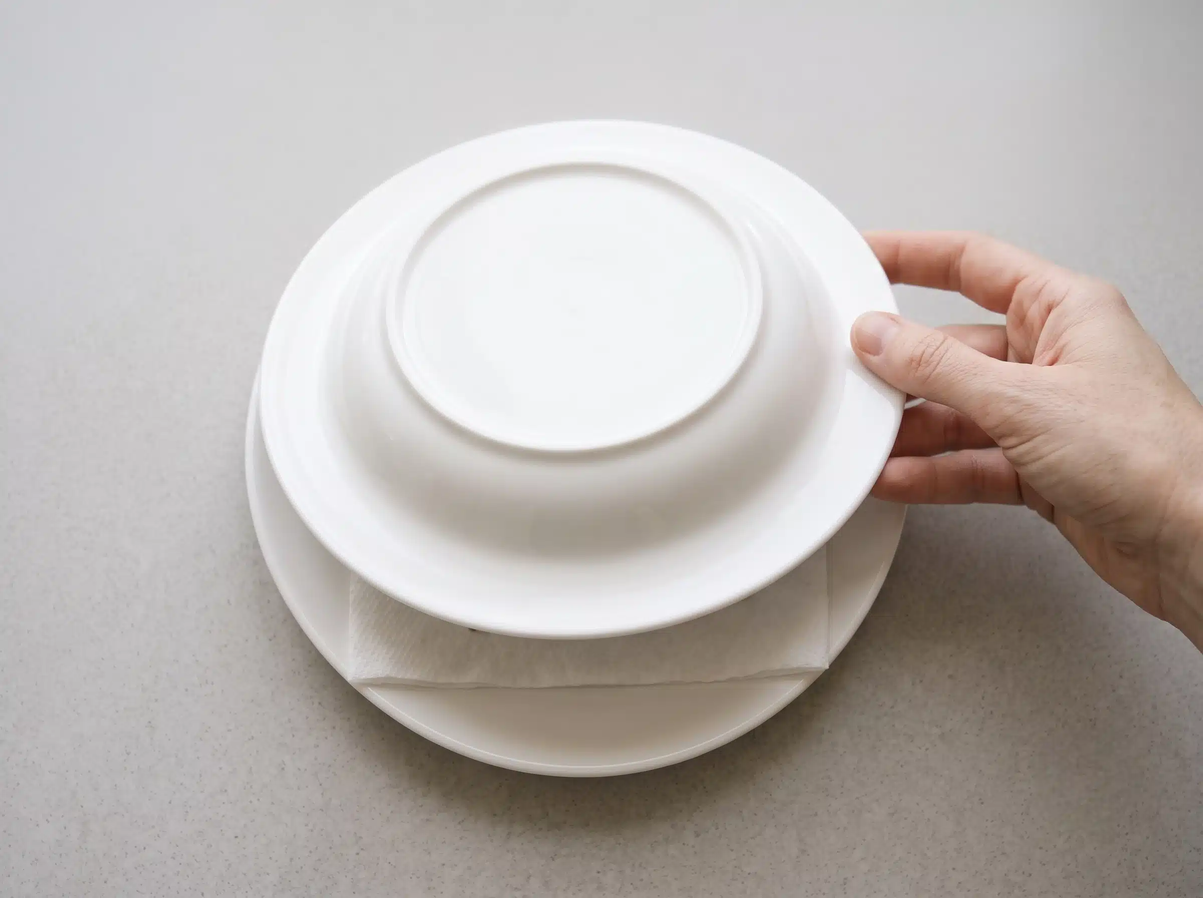 Plate without pooled water